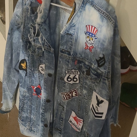 Custom Levi military patch denim jacket - Picture 2 of 4